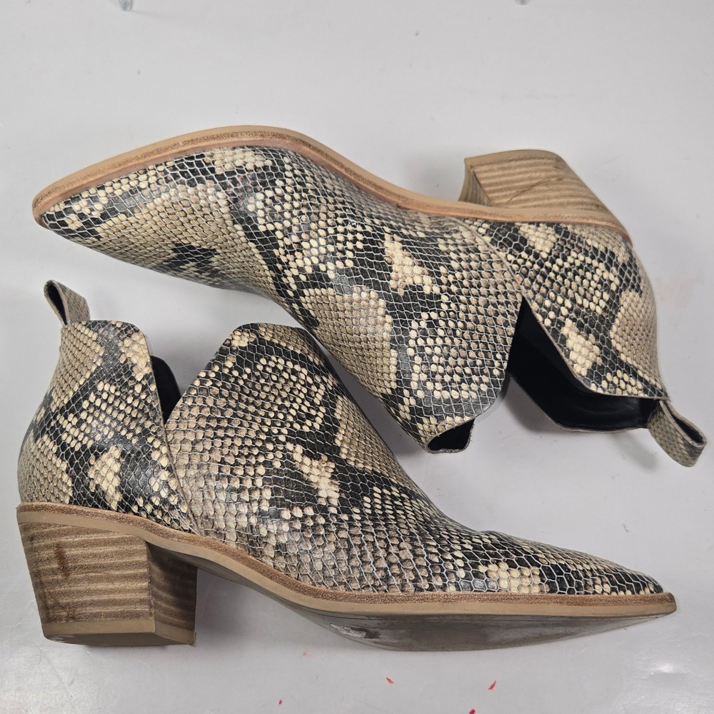 Dolce Vita Snake Print Booties Women 7.5 Tan Grey Pointed Toe V-Cut Ankle - Picture 3 of 8